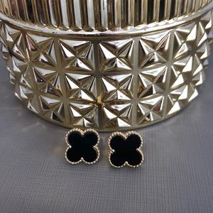Four Leaf Clover gold/Black Enamel Studs